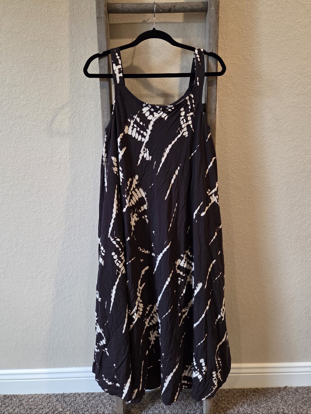 NWT CHARLIE B Black Maxi Dress with White Abstract Tie-Dye Print - Size Medium